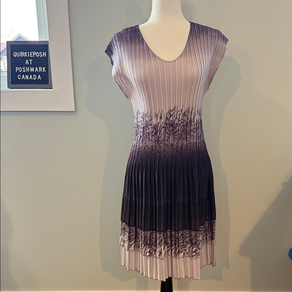 Beautiful NEW one-size-fits-all, Purple Ombre Pleated Dress